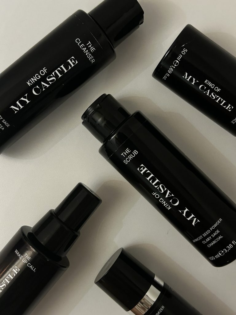 Skincare semplice: perché usare pochi prodotti migliora davvero la pelle