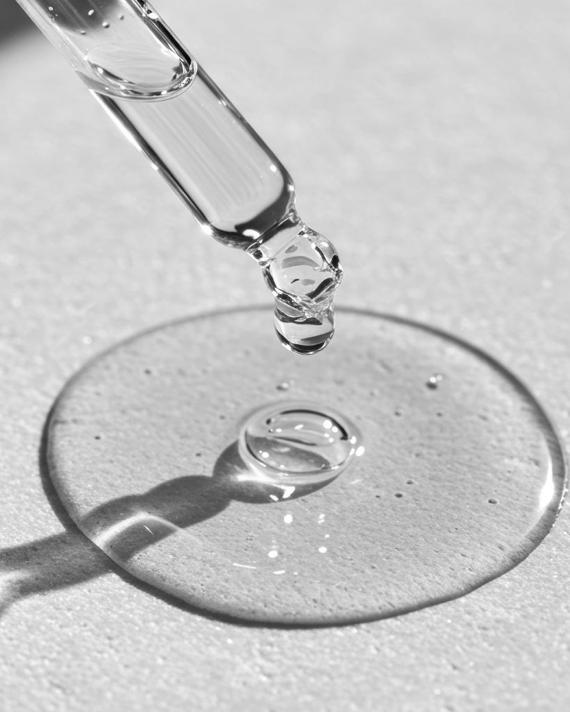Acido ialuronico: a cosa serve davvero e come usarlo nella skincare